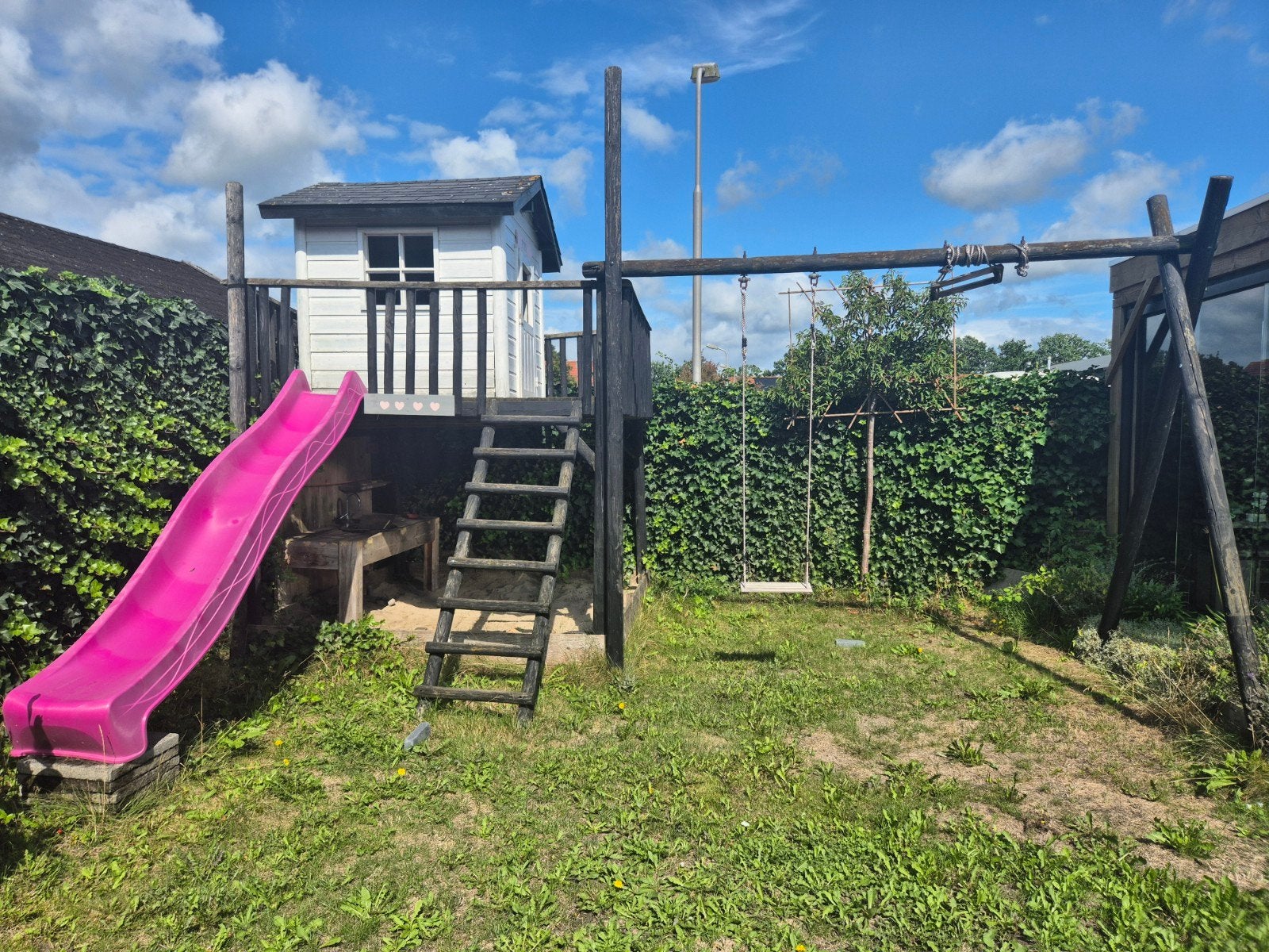 Houten speelhuisje met glijbaan. zelf demonteren, Kinderen en Baby's, Ophalen, Gebruikt, Hout