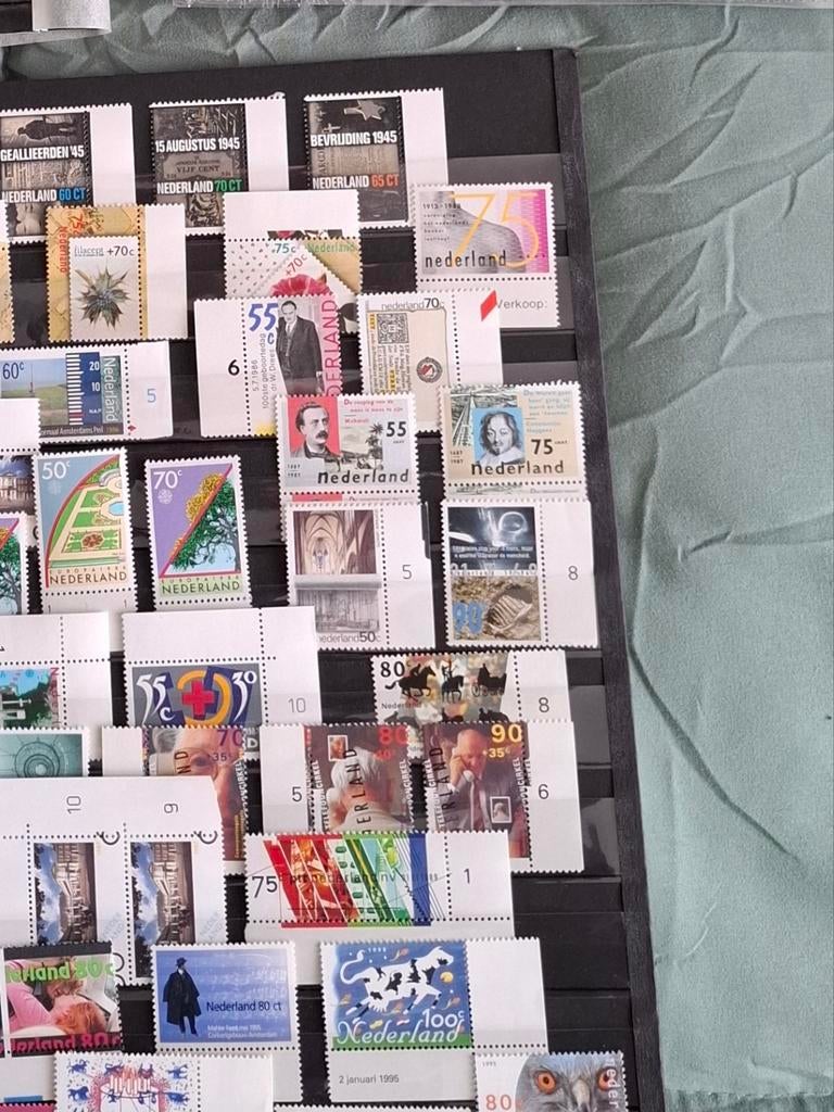 Postzegels Nederland - Ongesorteerd lot (18 bladen), Ophalen of Verzenden