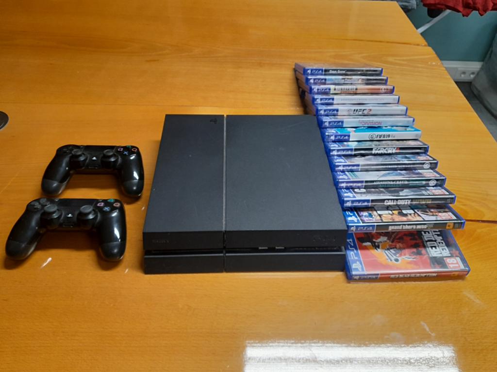 Playstation 4 met 2 controllers en 13 spellen, Spelcomputers en Games, Ophalen, Met 2 controllers, Original, Gebruikt
