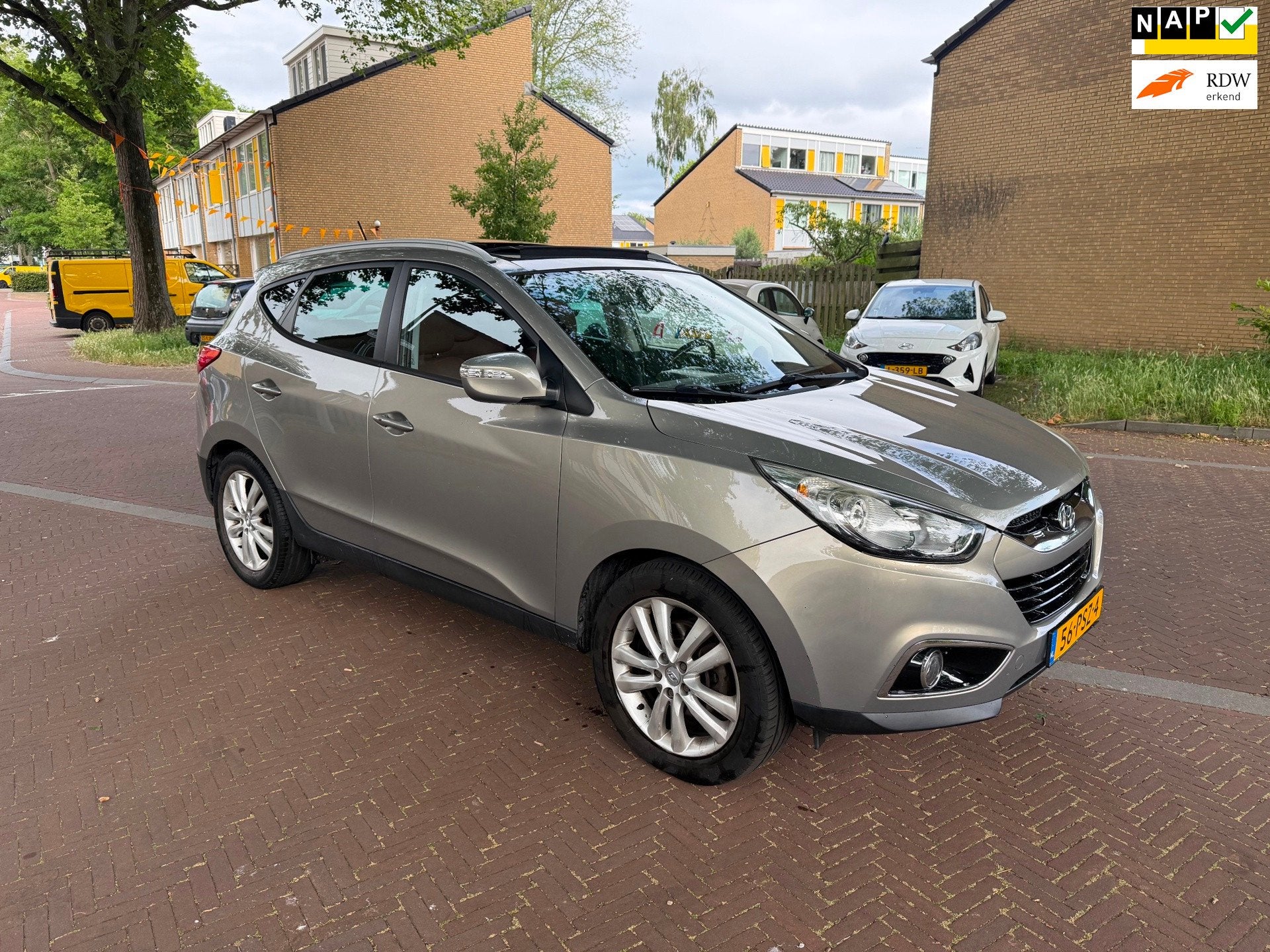 Hyundai Ix35 AUTOMAAT / Panorama dak / UNIEK / Veel opties, Gebruikt, 4 cilinders, 163 pk, 1600 kg