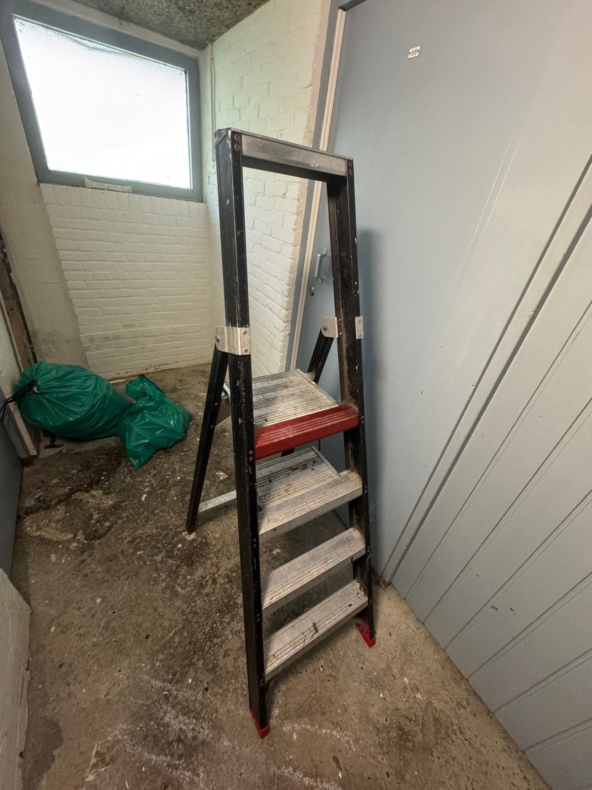 Stevige aluminium trap 4 traps, Ophalen, Zo goed als nieuw, Minder dan 2 meter
