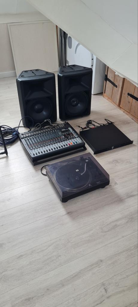Mengpaneel met boxen, versterker en draaitafel, Muziek en Instrumenten, Mengpanelen, Gebruikt, 10 tot 20 kanalen, Microfooningang