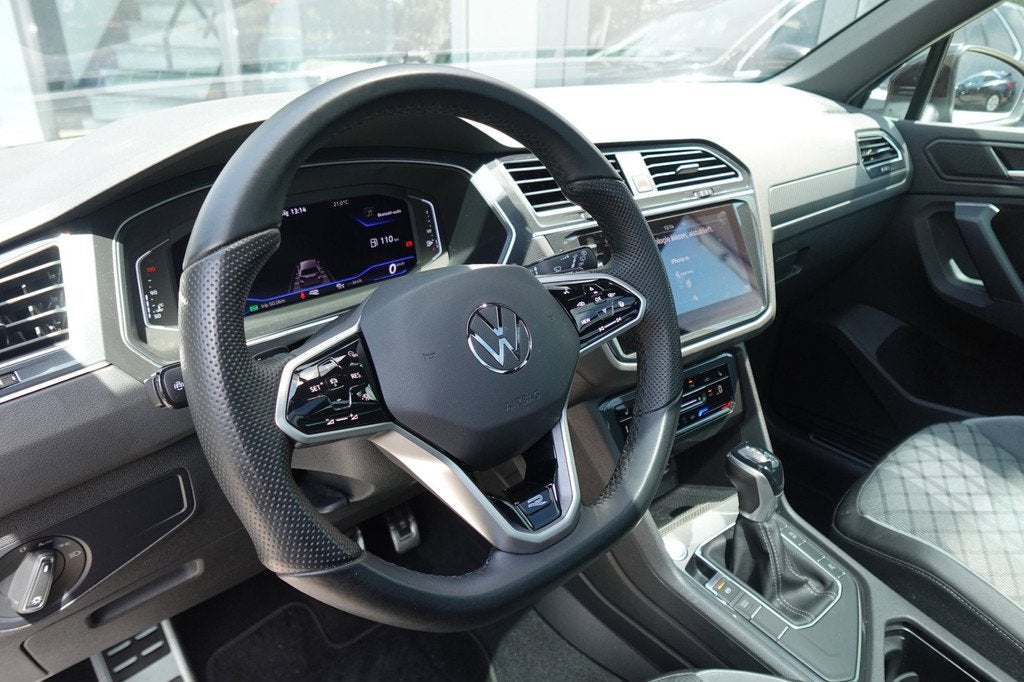 Volkswagen Tiguan 1.5 TSI R-Line PANO KEYLESS VOL', Auto's, Volkswagen, 15 km/l, Zwart, 4 cilinders, Origineel Nederlands