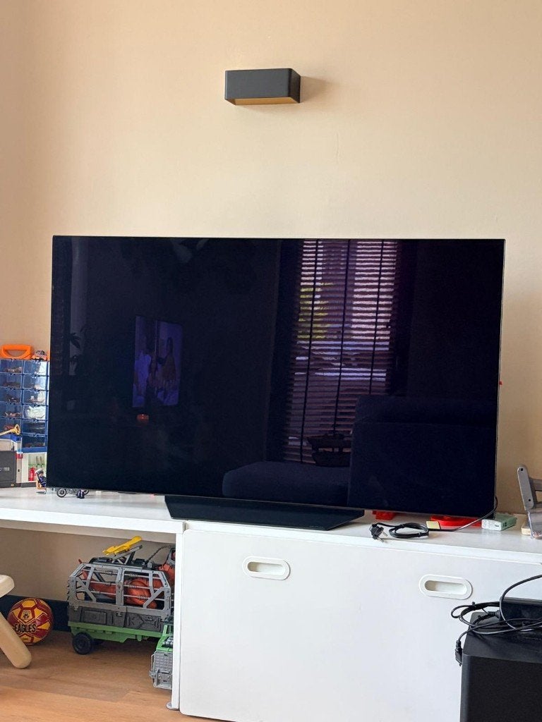 Foto 2 van LG OLED 55 inch • 4K 120Hz • HDMI 2.1 • Wegens emigratie