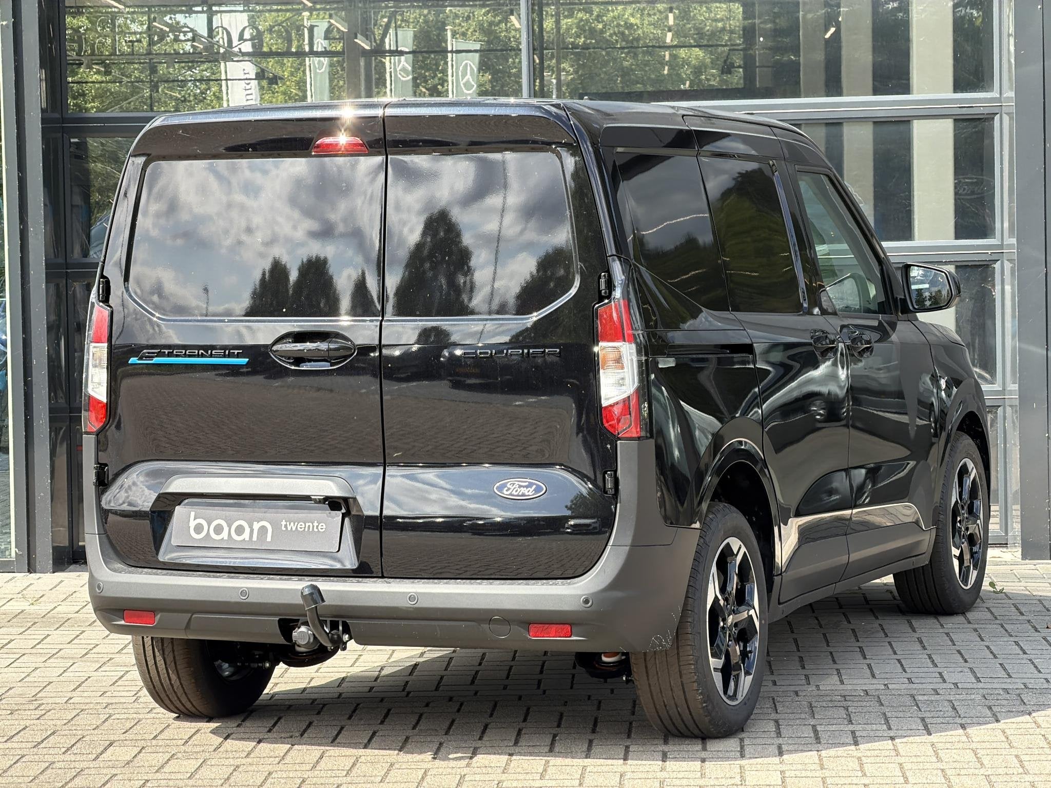 Ford E-Transit Courier Limited 44 kWh, 12 maanden, 300 km, 1524 kg, Nieuw