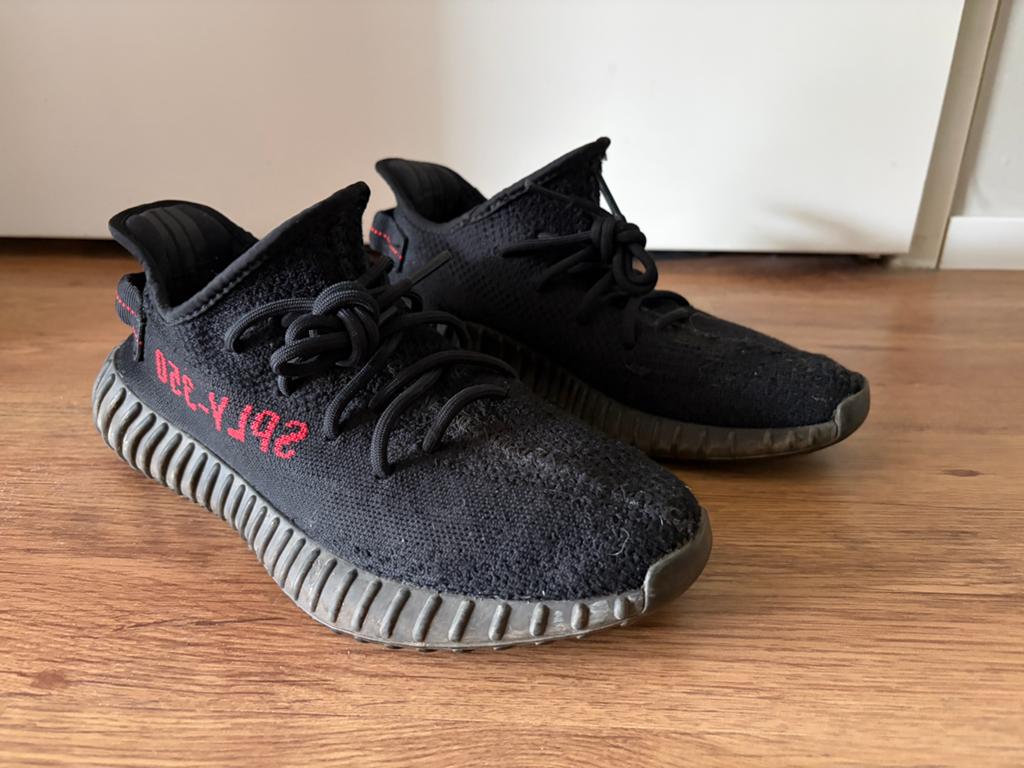 Yeezy 350 V2 bred, Kleding | Heren, Schoenen, Zwart, Ophalen of Verzenden, Sneakers of Gympen, Zo goed als nieuw