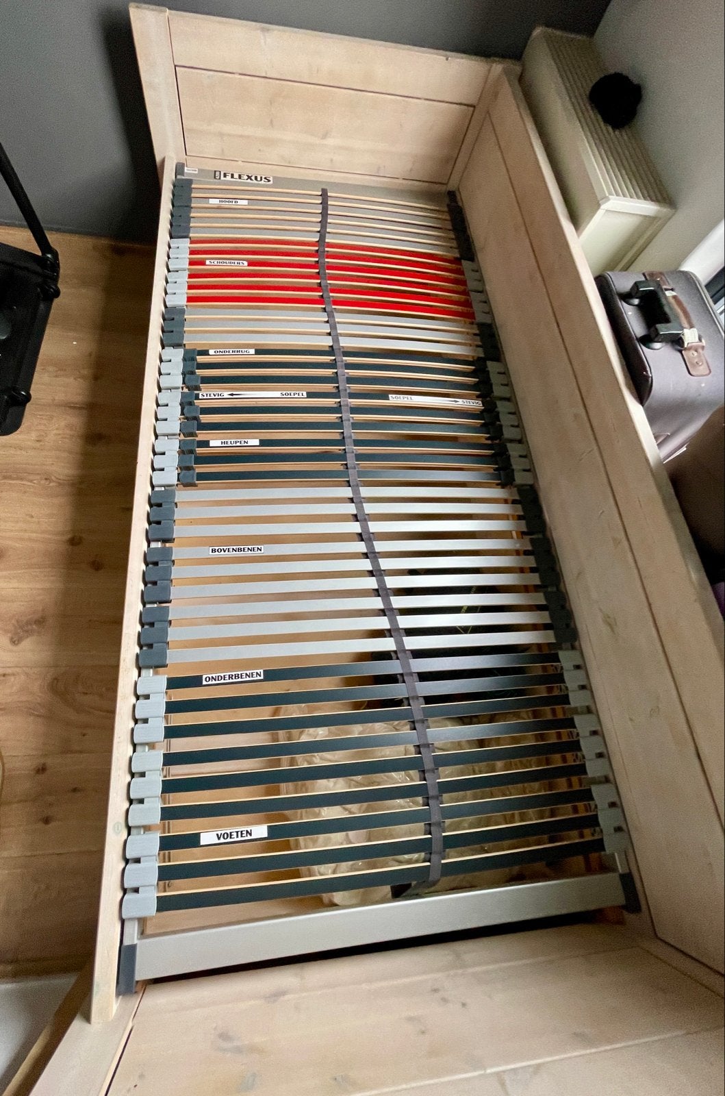 Lifetime bed 90x200cm, lattenbodem, bedlade en 2 matrassen, Ophalen, Gebruikt, 90 cm, Eenpersoons