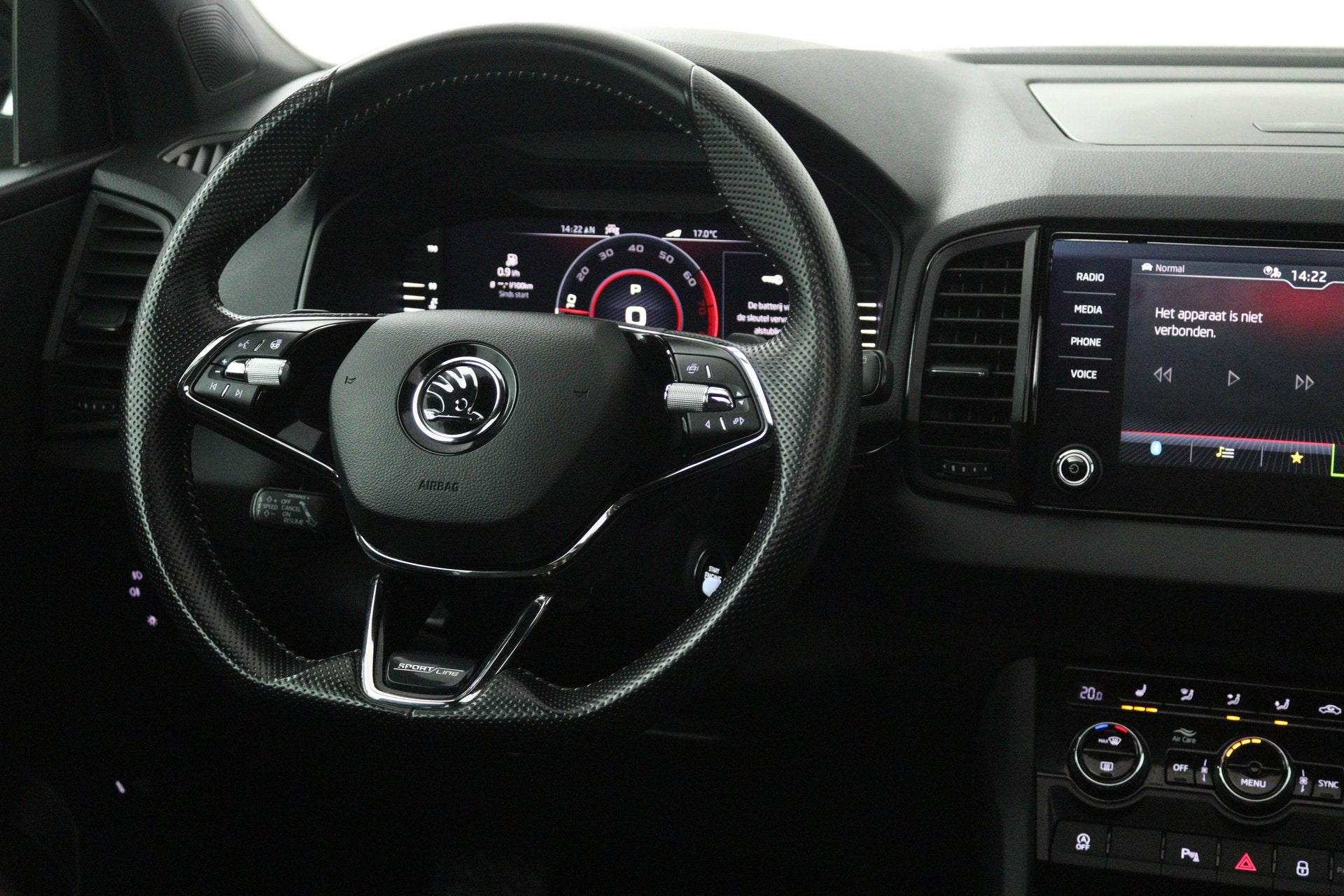 Skoda Karoq 1.5 TSI ACT Sportline Business (PANORAMADAK, TRE, Stof, 4 cilinders, Verwarmde buitenspiegels, Karoq
