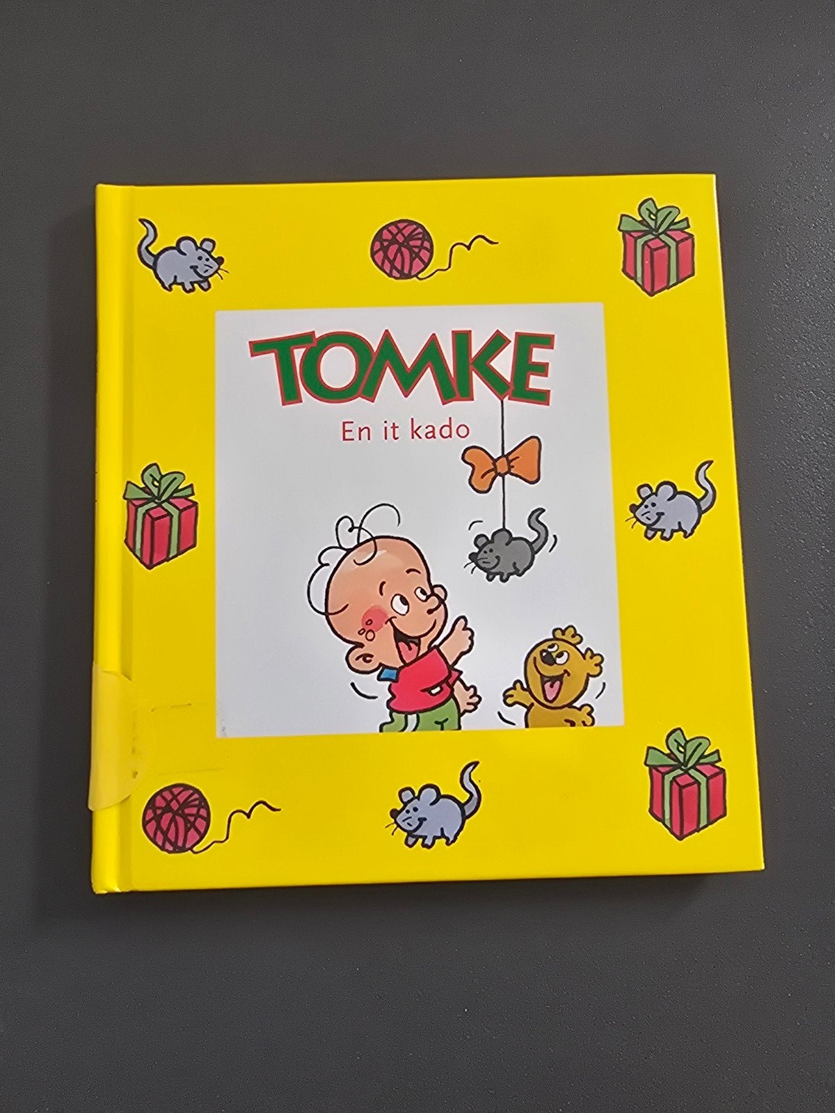 Auke Peanstra - Tomke en it kado, Gelezen, Ophalen of Verzenden, 2 tot 3 jaar, Auke Peanstra