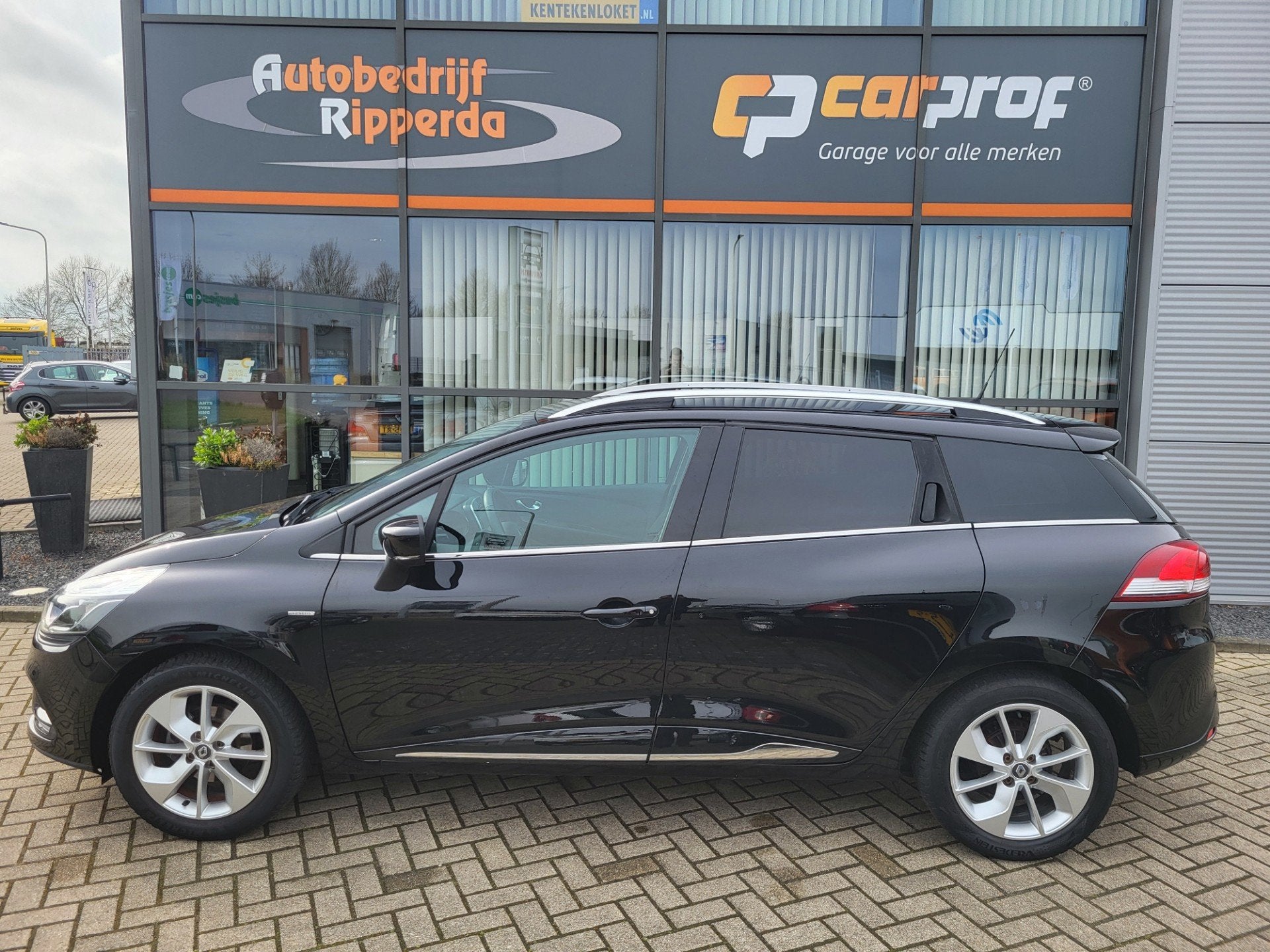 Renault Clio Estate 0.9 TCe Limited 12 maand BOVAG garantie!, Voorwielaandrijving, 898 cc, 1063 kg, Gebruikt