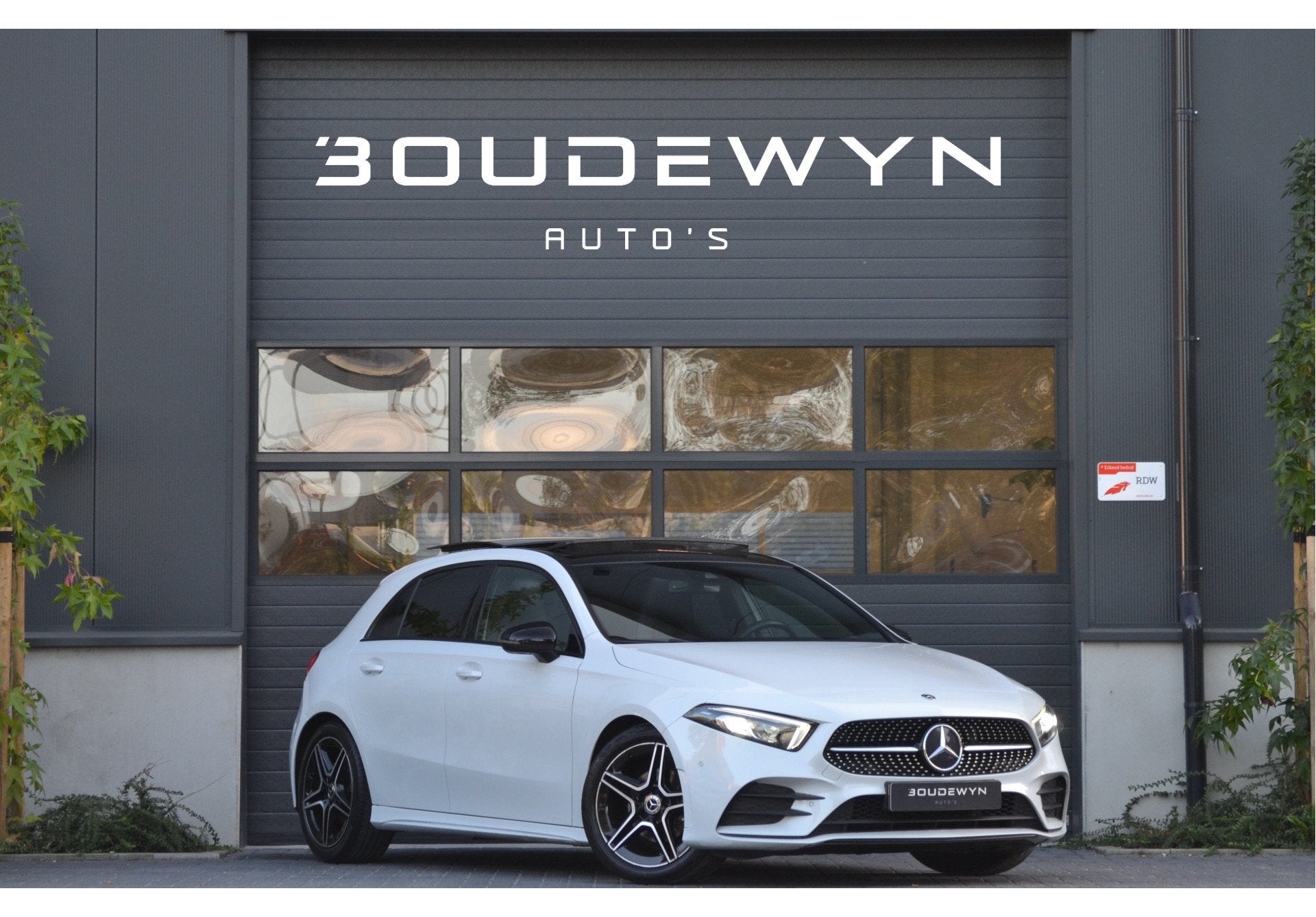 Mercedes-Benz A-Klasse 180 Business Solution AMG Night Upgra, Auto's, Voorwielaandrijving, 136 pk, Euro 6, 4 cilinders