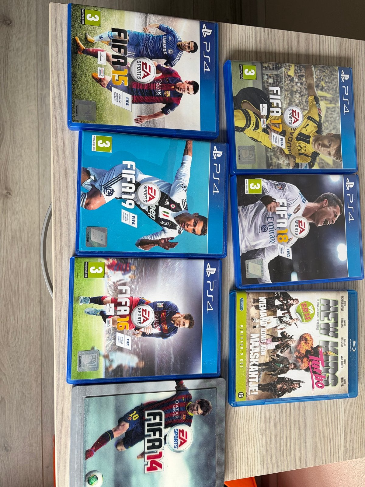 FIFA PS4 Games Collectie (FIFA 14, 15, 16, 17, 18, 19), Spelcomputers en Games, Games | Overige, Ophalen, Gebruikt, Eén computer