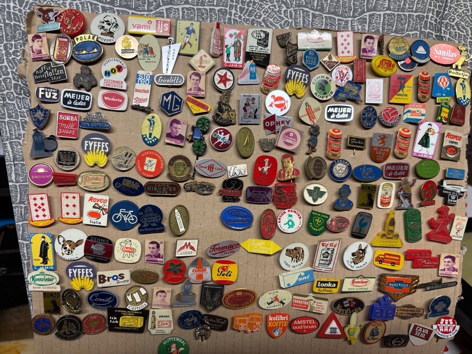 Grote verzameling diverse vintage speldjes en pins, Ophalen of Verzenden, Gebruikt, Dier of Natuur, Button