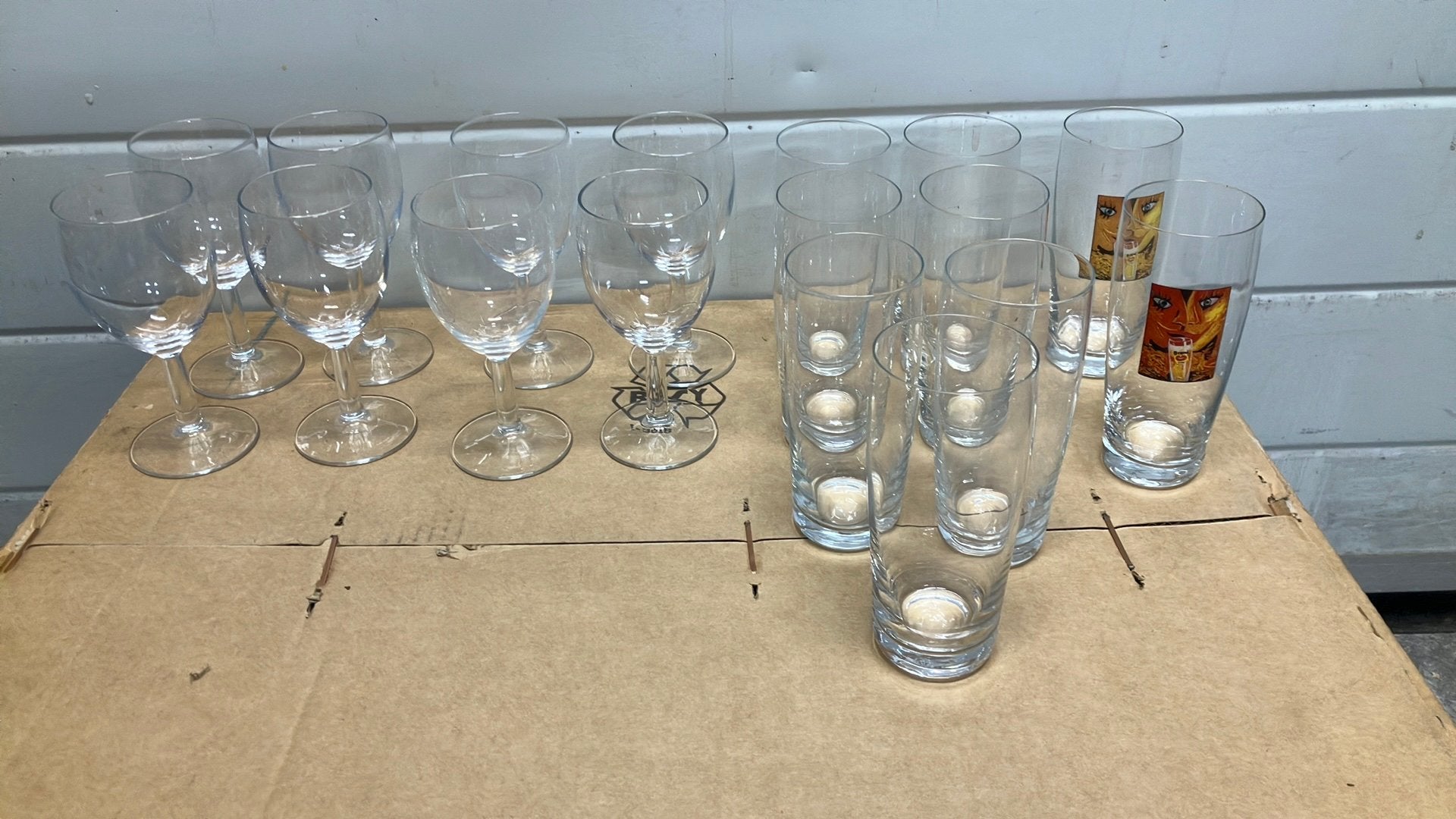 6 kleine wijn glazen en 9 bier/fris glazen, Ophalen, Glas of Glazen, Gebruikt, Glas