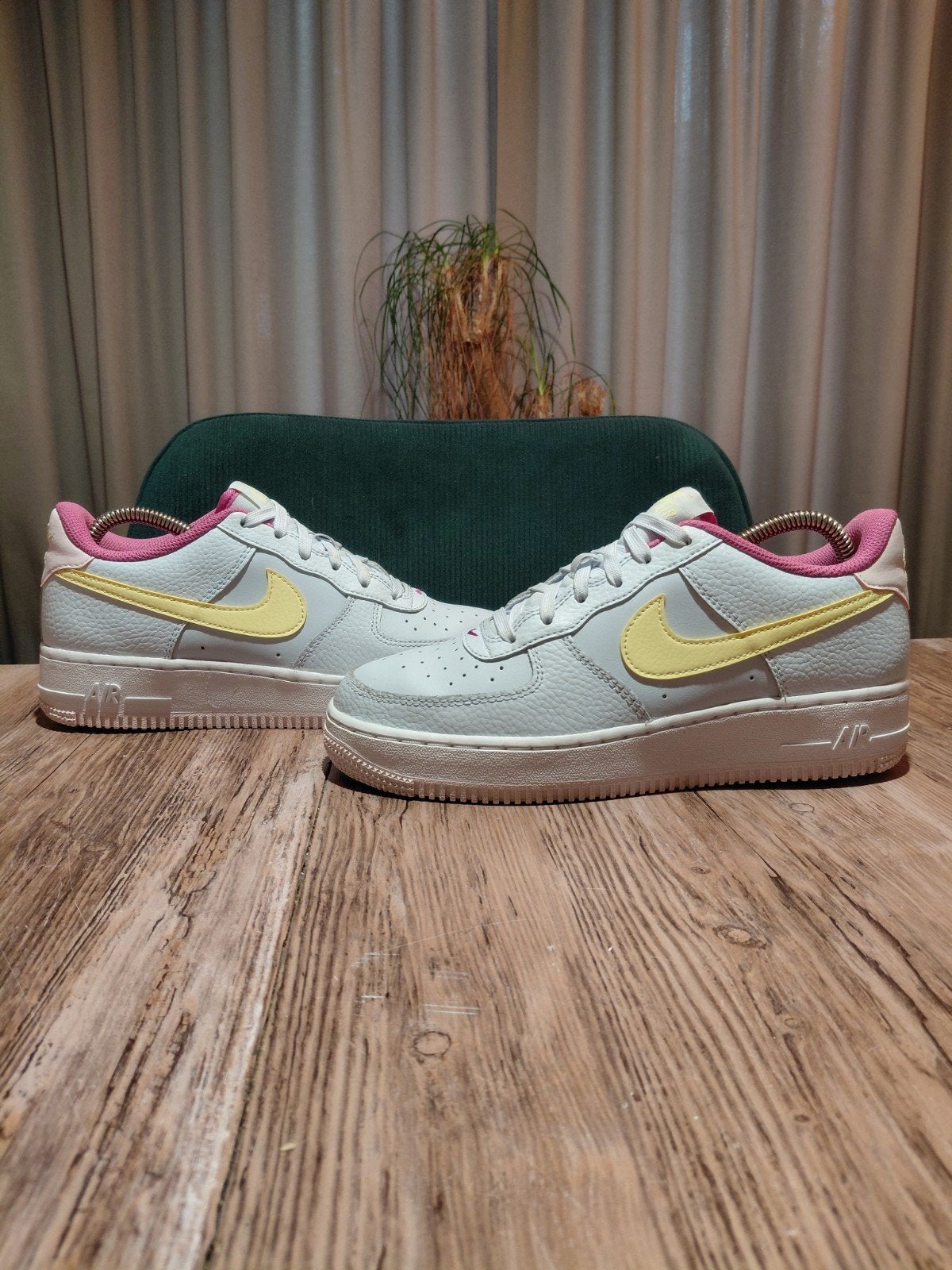 Nike Air Force 1 'Football Grey' Size 38,5, Kleding | Dames, Nike, Ophalen of Verzenden, Grijs, Sneakers of Gympen