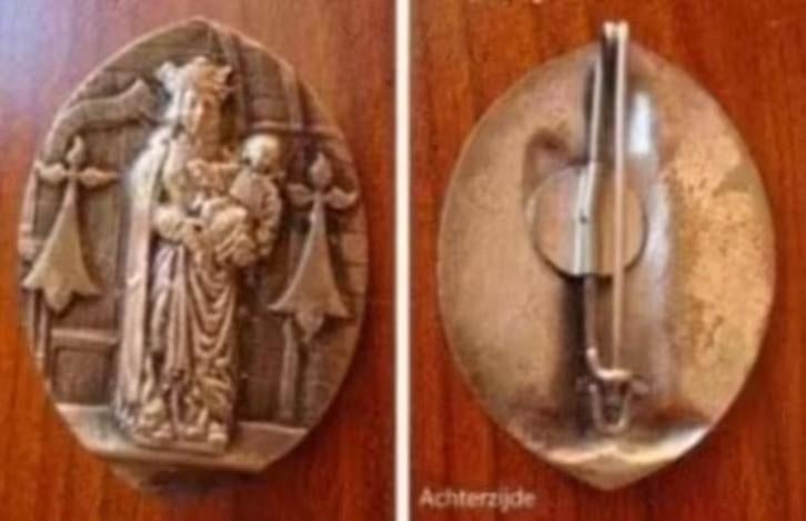 Oude christelijke vestinsigne met Maria en kindje Jezus., Verzenden, Zo goed als nieuw, Sieraad, Christendom | Katholiek