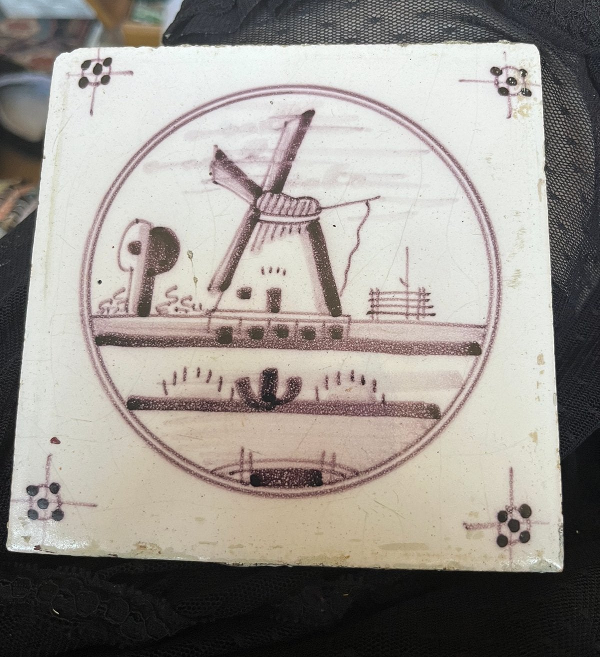 Antieke Tegel…Molenlandschap- Mangaanpaars, Antiek en Kunst, Antiek | Wandborden en Tegels, Ophalen of Verzenden