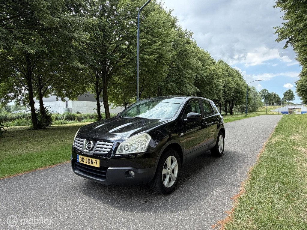 Nissan Qashqai 1.6 Connect Edition*PANODAK*APK 4/27*NAVIGATI, Auto's, Nissan, Voorwielaandrijving, 1272 kg, Gebruikt, Zwart