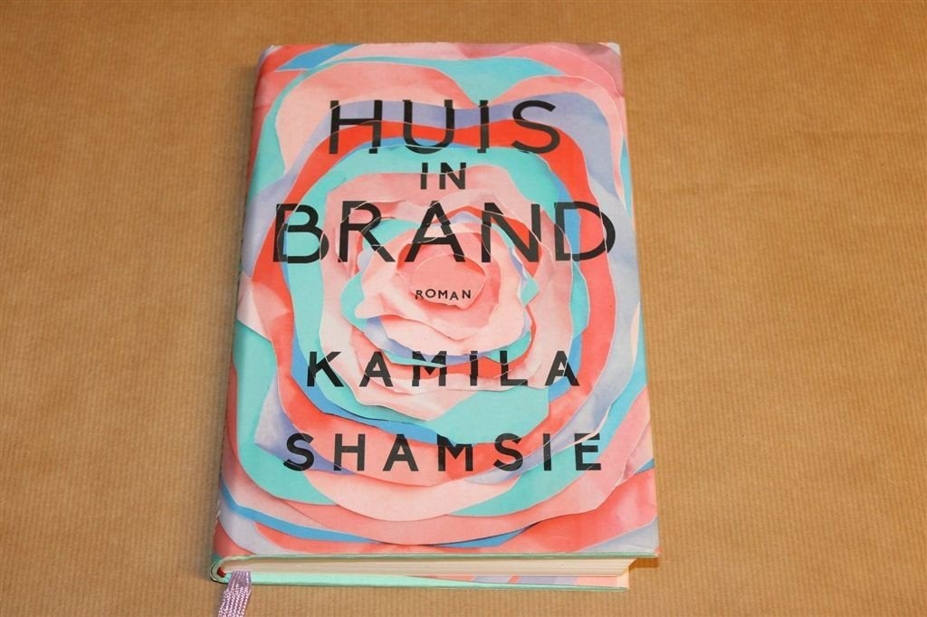 Huis in Brand — Indringende Roman over een Moslimgezin, Boeken, Ophalen of Verzenden, Gelezen