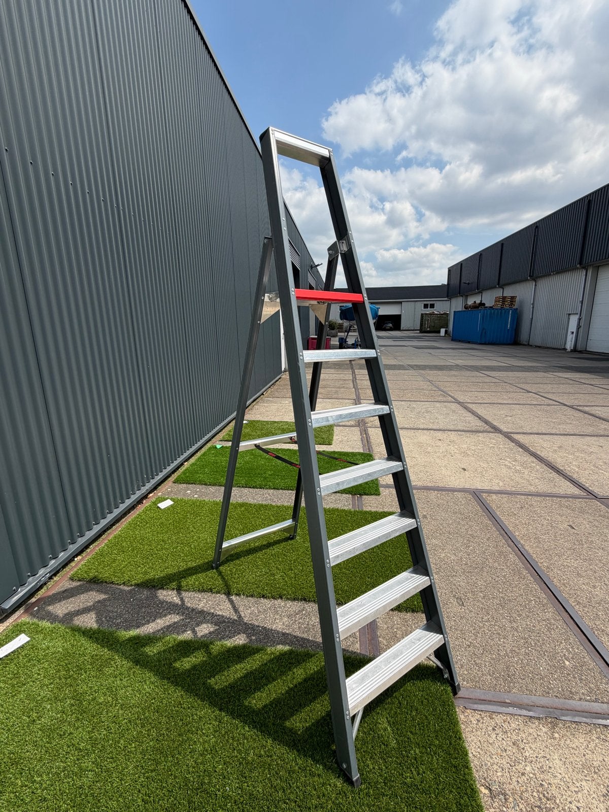 Altrex PRO+ Falco 6-treeds trap - Zo goed als nieuw, Doe-het-zelf en Verbouw, Ladders en Trappen, Ophalen, Trap, Zo goed als nieuw
