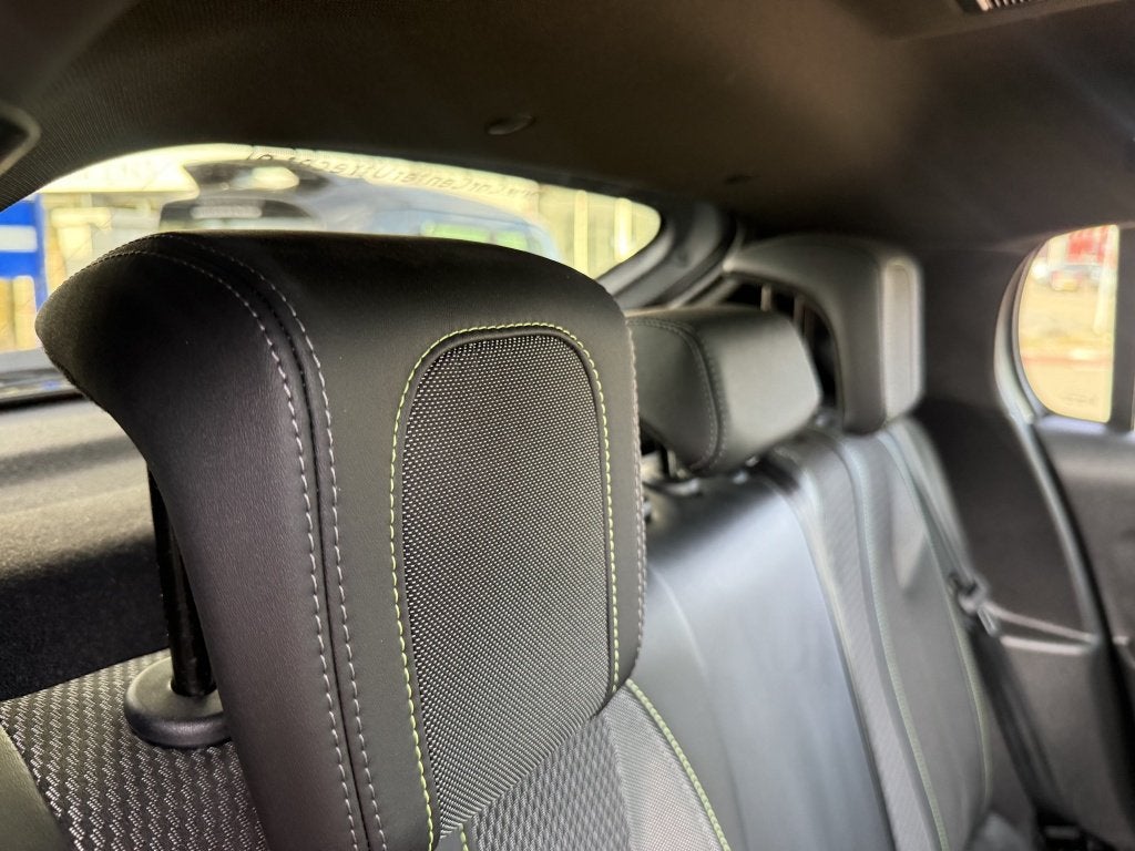 Foto 22 van Peugeot 208 1.2 Hybr e-DCS6 GT pano automaat Apple Carplay