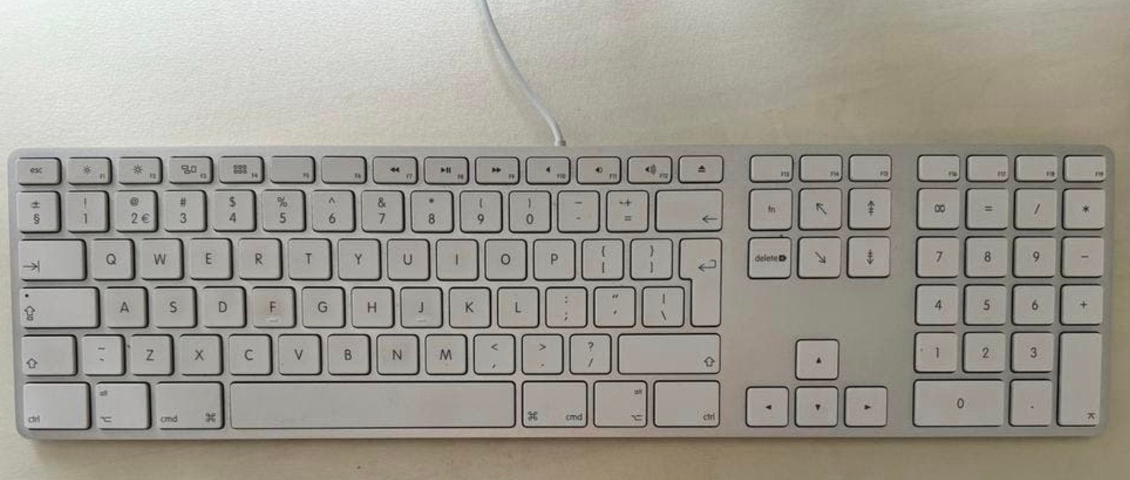 Apple Magic toetsenbord met trackpad, Computers en Software, Toetsenborden, Ophalen of Verzenden, Zo goed als nieuw, Multimediatoetsen