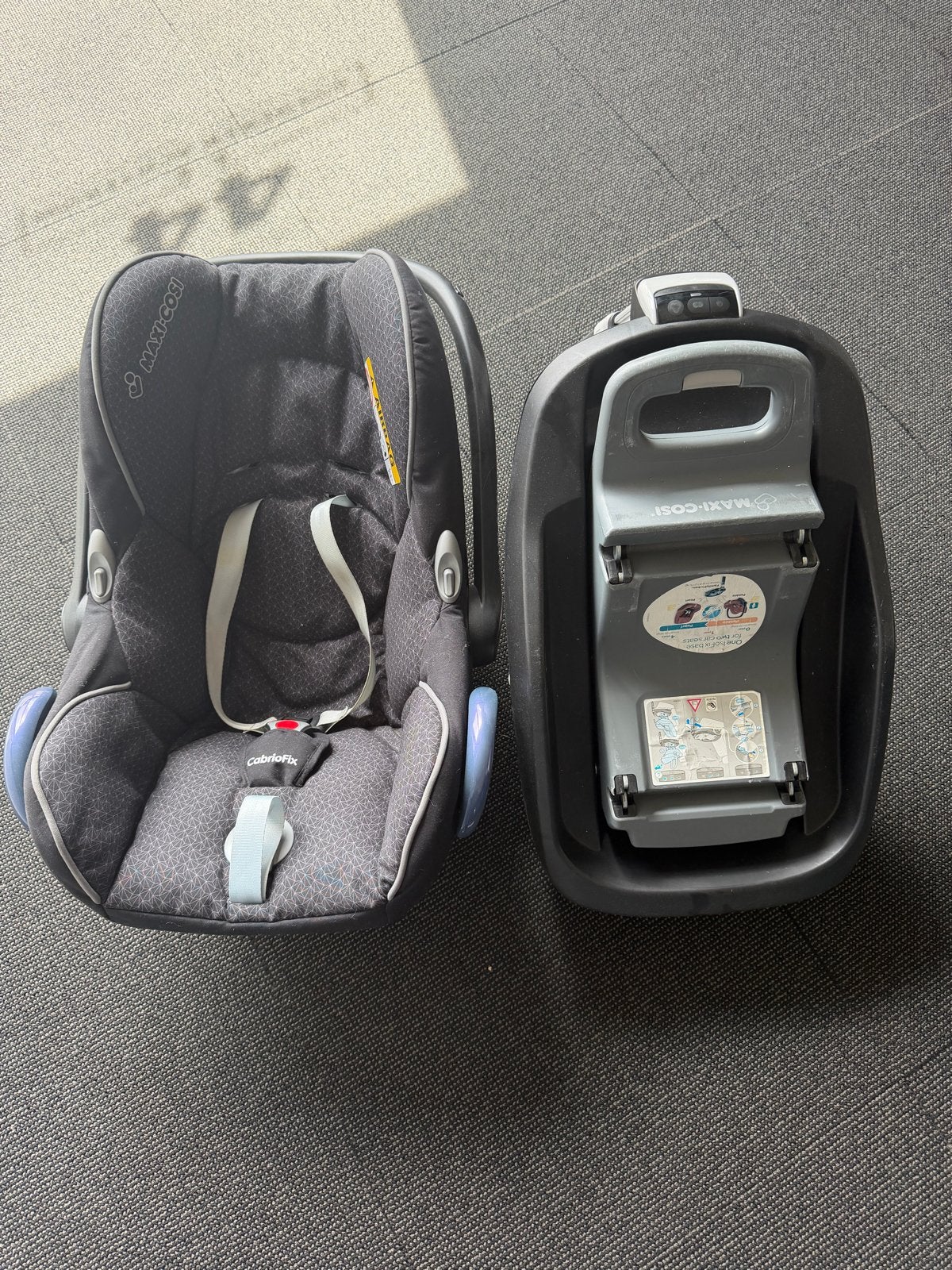 Maxi-Cosi Cabriofix met FamilyFix Isofix base, Kinderen en Baby's, Autostoeltjes, Autogordel of Isofix, Gebruikt, 0 t/m 13 kg