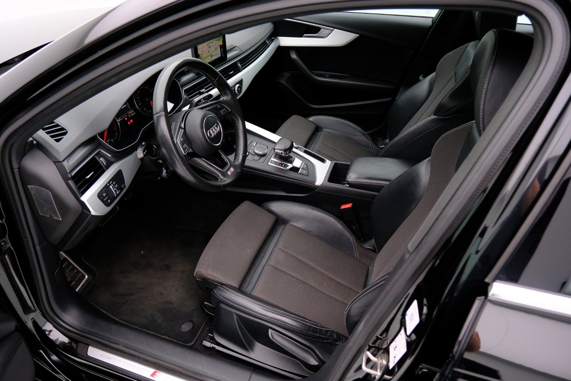 Foto 3 van Audi A4 Limousine 1.4 TFSI 150PK Sport S-line Aut. Navi|Half