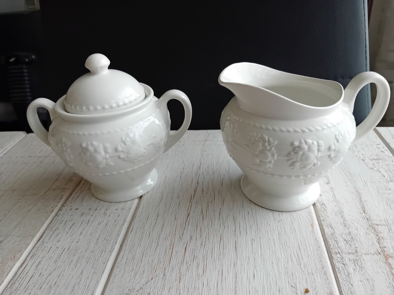 Wedgwood Home Festivity suikerpot en melkkan puntgaaf., Huis en Inrichting, Keuken | Servies, Overige typen, Ophalen of Verzenden