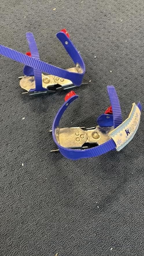 GEBRUIKT! Ksport glij ijzers verstelbaar 15,5 / 20 cm €11,99, Ophalen of Verzenden, Gebruikt, Overige typen, Overige merken