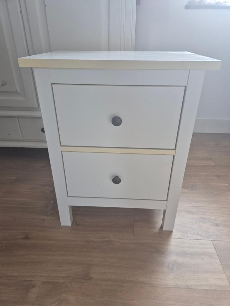 Hemnes IKEA nachtkastje., Ophalen, Gebruikt, Minder dan 45 cm
