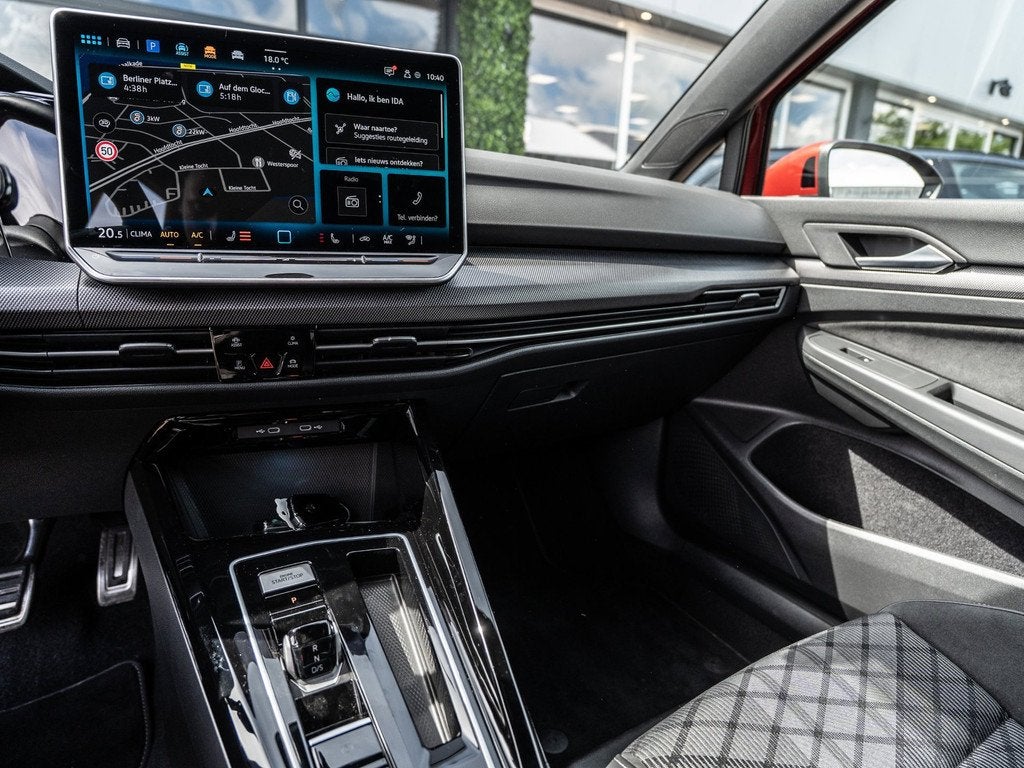 Volkswagen Golf 1.5 eTSI 150PK DSG R-Line Edition | Black Pa, 4 cilinders, Alcantara, Origineel Nederlands, Bedrijf
