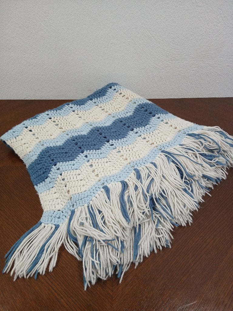 Vintage gehaakt deken in blauw & wit (237 x 93 cm), Gebruikt, Wol, 93 cm, Handgemaakt