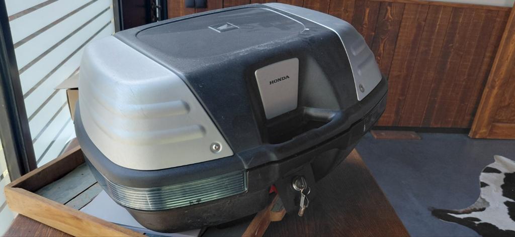 Honda topkoffer met grondplaat en 2 sleutels, Ophalen of Verzenden, Gebruikt