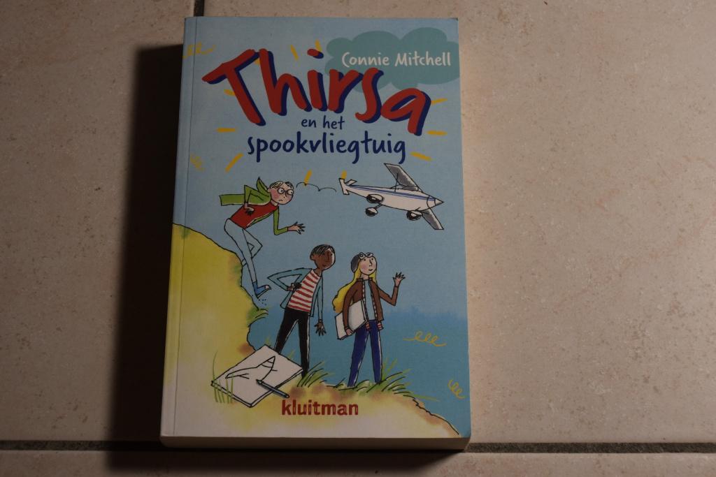 Thirsa en het spookvliegtuig / Connie Mitchell, Ophalen of Verzenden, Zo goed als nieuw, Fictie algemeen