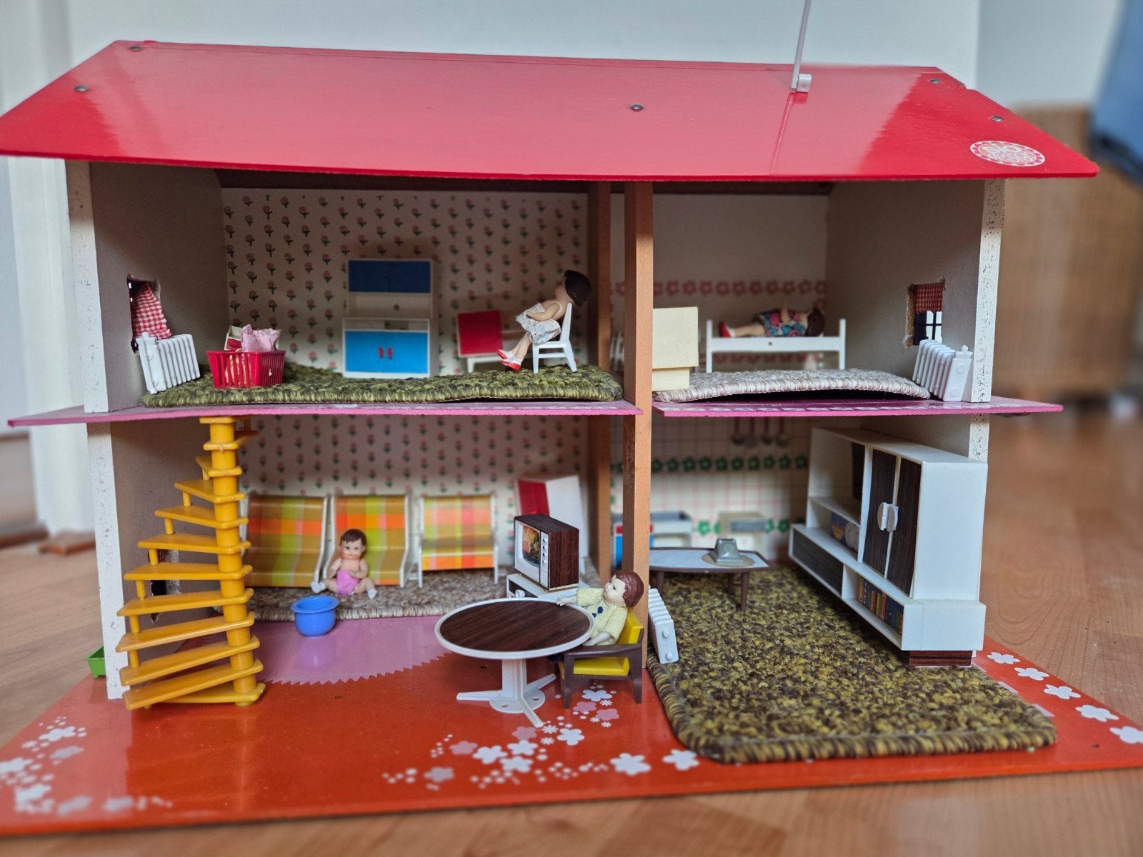Retro Poppenhuis Jaren '60 - '70 met meubels en poppetjes, Ophalen of Verzenden, Gebruikt, Poppenhuis