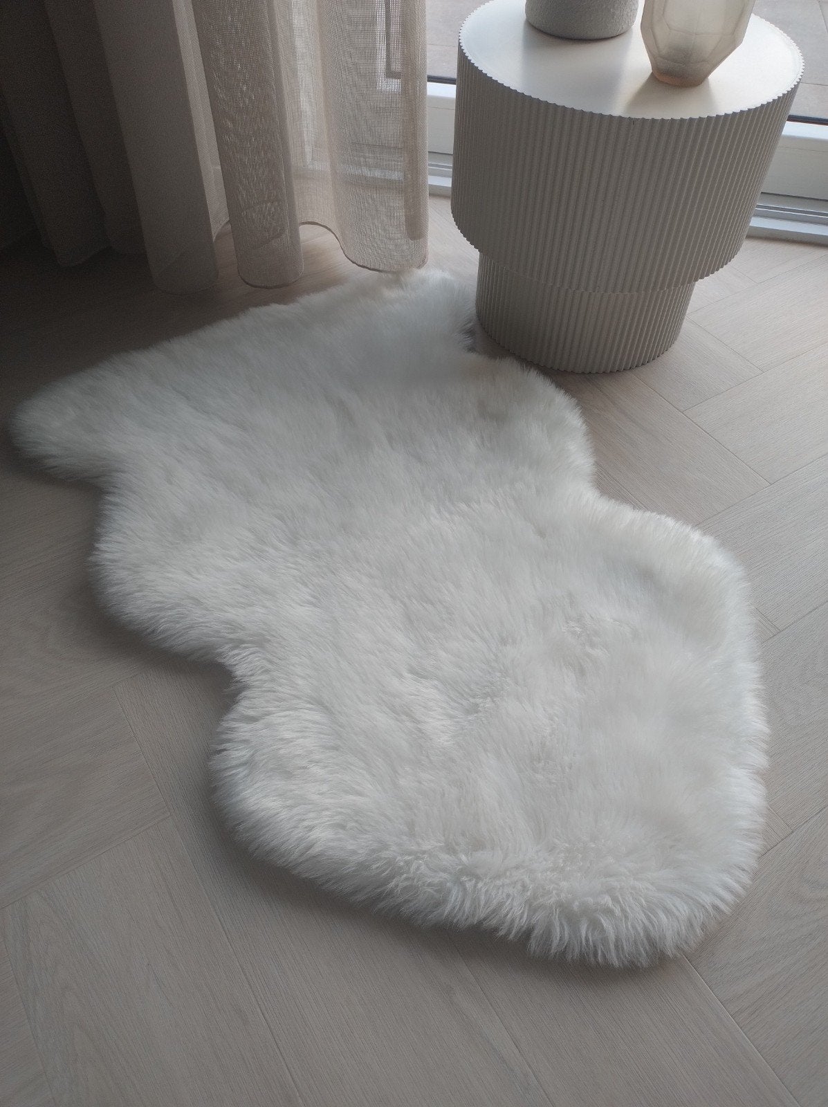 Beige kleurige decoratie vacht., Ophalen