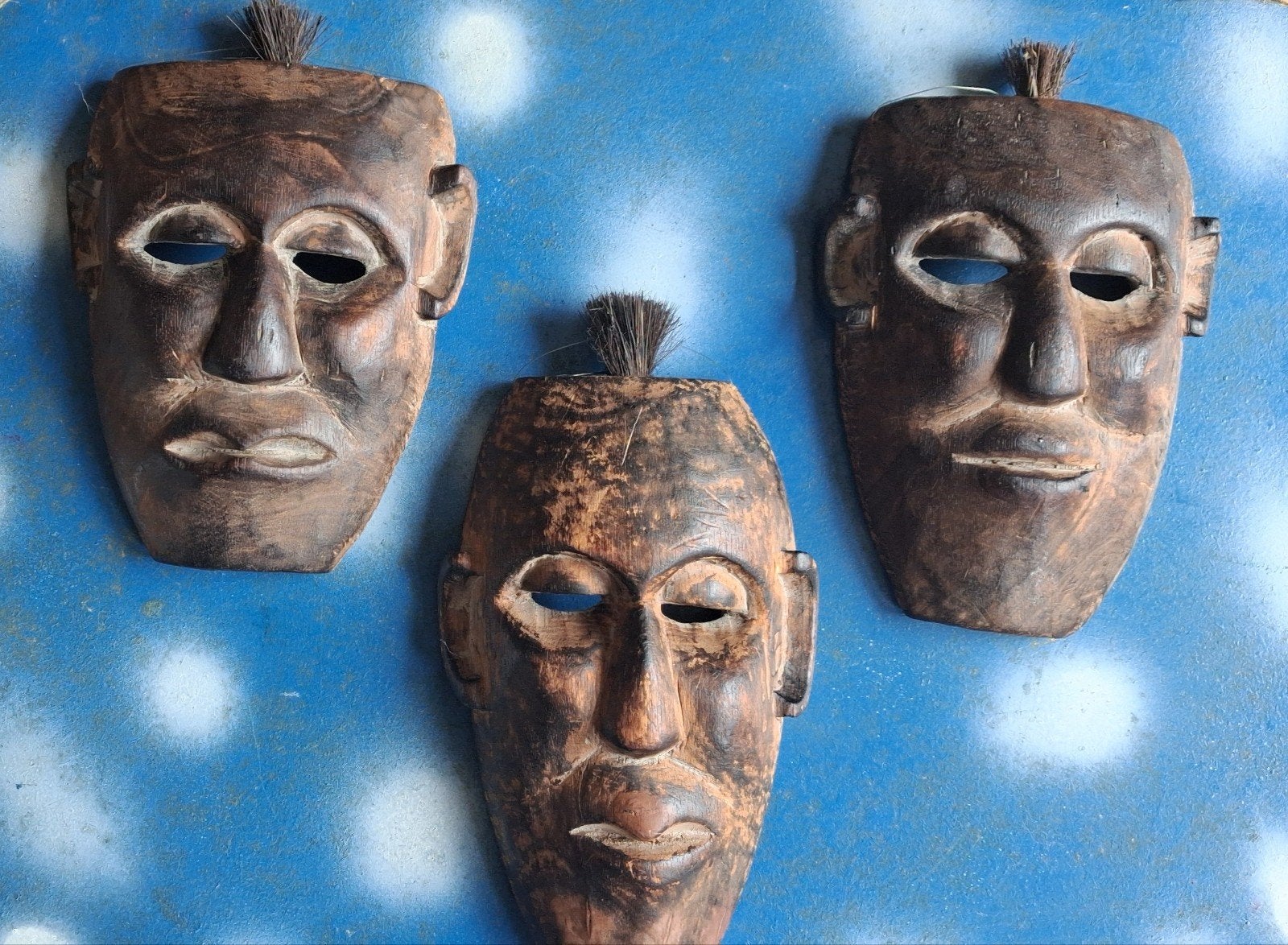 Maskers. MAKONDE paspport masks. 3 st. Ca 14/17 cm., Bruin, Handgemaakt, Afrika, Masker