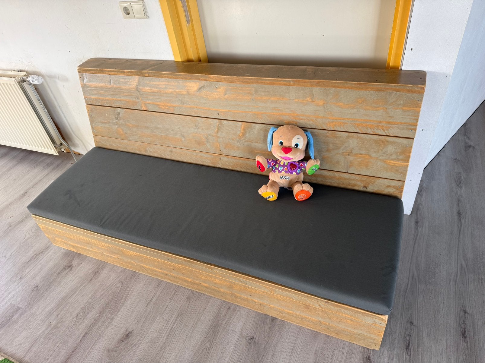 Stevige houten kinderbank / BSO bank met zitkussen, Ophalen, Gebruikt, Hout