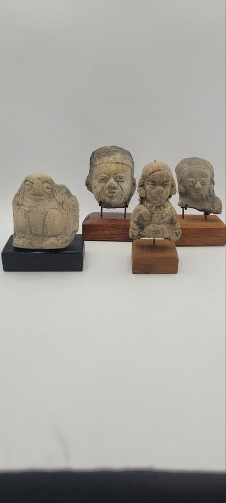 4 Pre-Columbian Tumaco - La Tolita hoofdjes, Ophalen