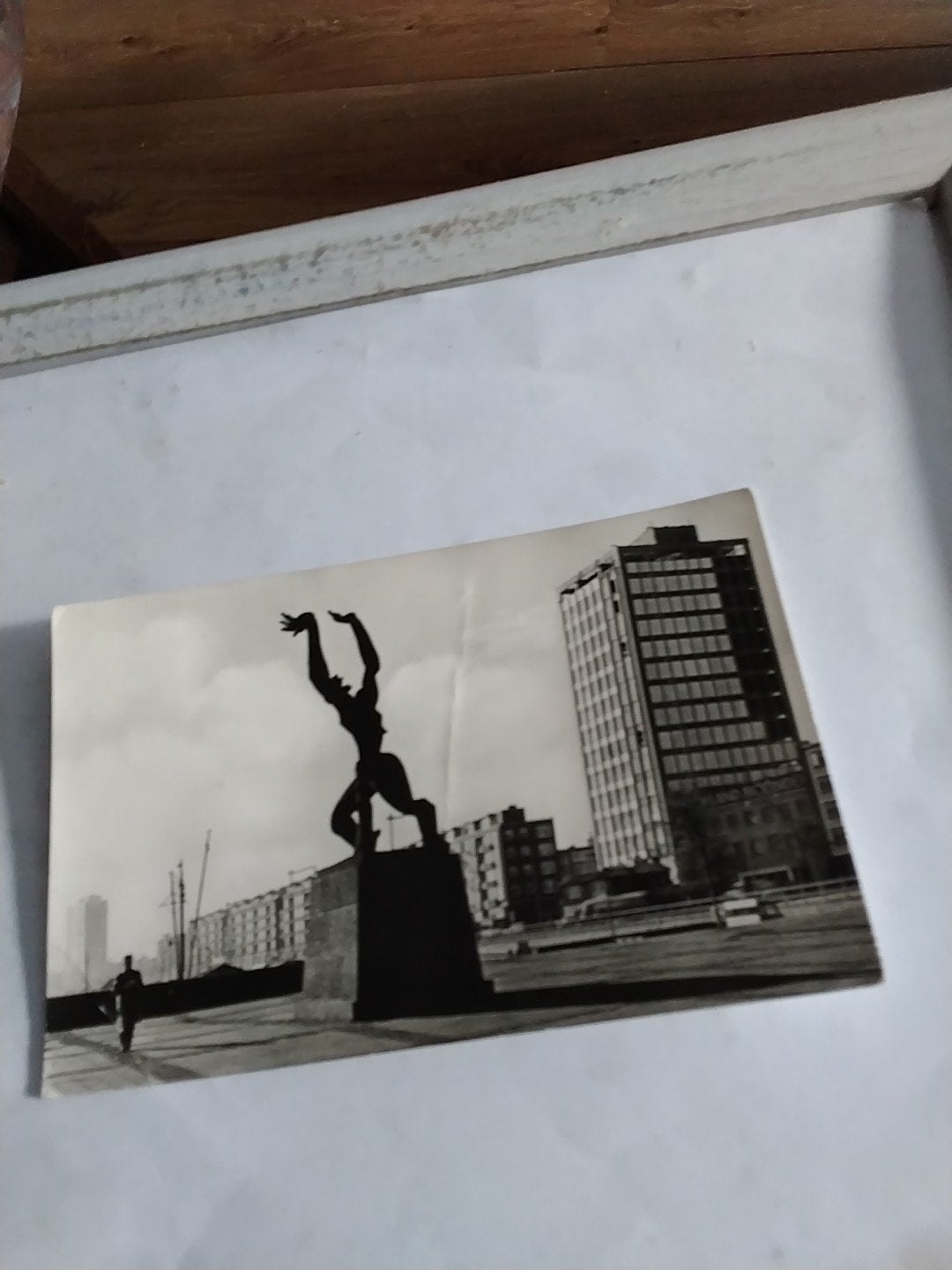 Oude ansichtkaart Rotterdam Zadkine monument, Ophalen of Verzenden, 1940 tot 1960, Gelopen, Zuid-Holland