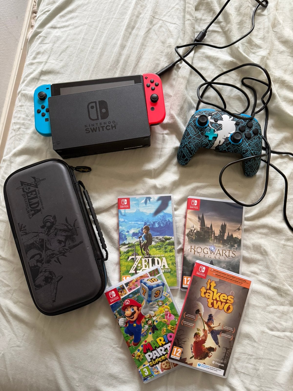 Nintendo Switch + Accessoires + Games, Ophalen of Verzenden, Zo goed als nieuw, Met 2 controllers, Switch Original