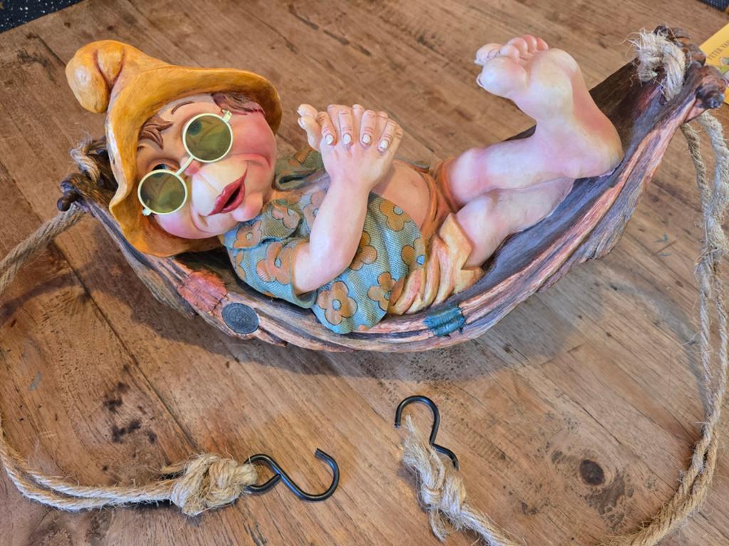 Laaf in hangmat - Efteling beeldje, Verzamelen, Efteling, Ophalen of Verzenden, Gebruikt, Beeldje of Poppetje