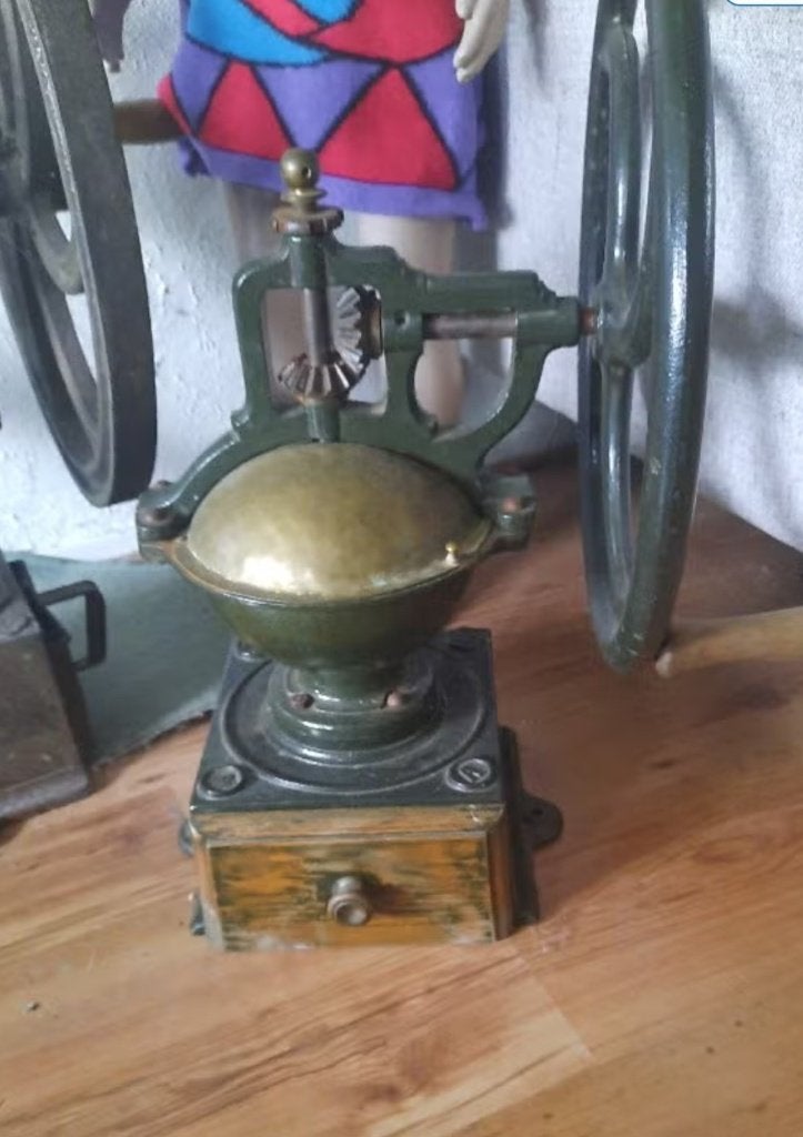 Antieke koffiemolen s, Ophalen