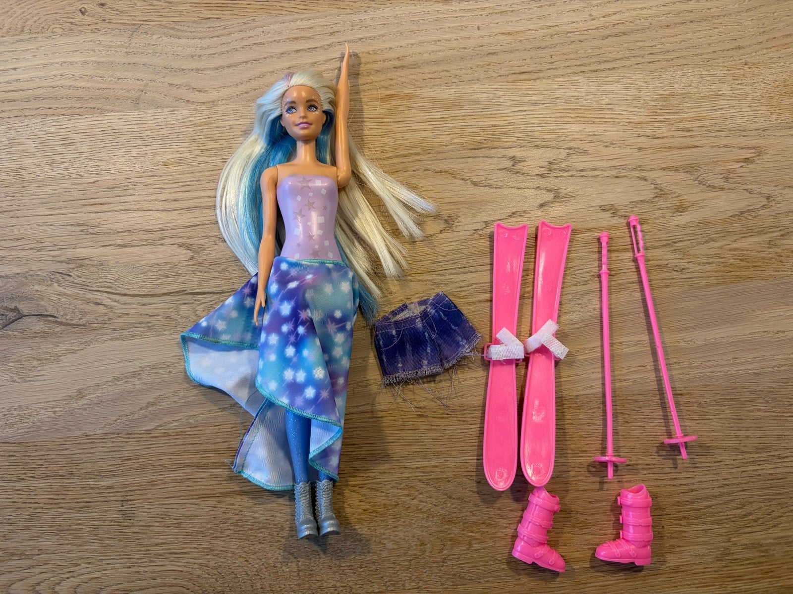 Barbie Color Reveal met ski accessoires, Ophalen of Verzenden, Gebruikt, Barbie