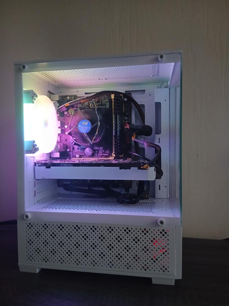 Witte Gaming PC, Computers en Software, HDD, 8 GB, Refurbished, Ophalen of Verzenden