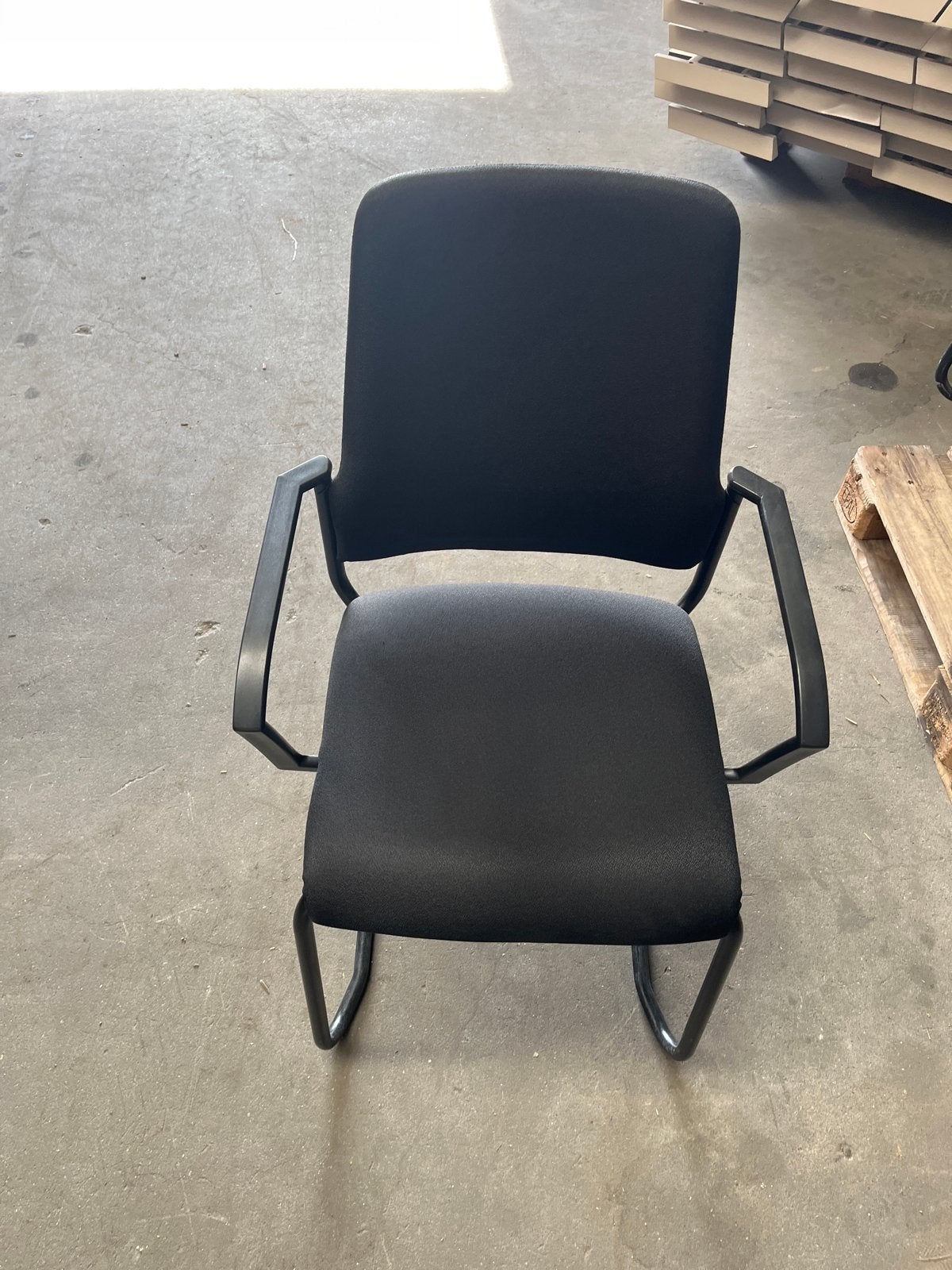 7 mooie stapelbare stoelen met stoffen zitting en leuning, Ophalen, Gebruikt, Zwart, Stof