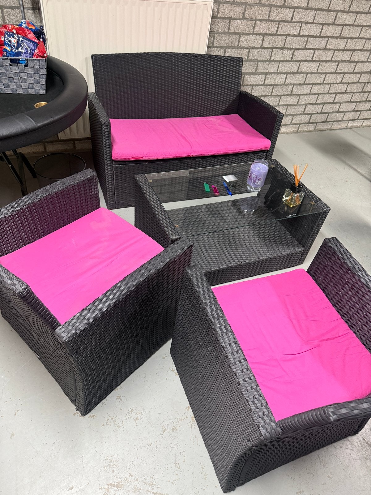Wicker Loungeset met Roze Kussens en Glazen Tafel, Ophalen, 4 zitplaatsen, Gebruikt, Loungeset