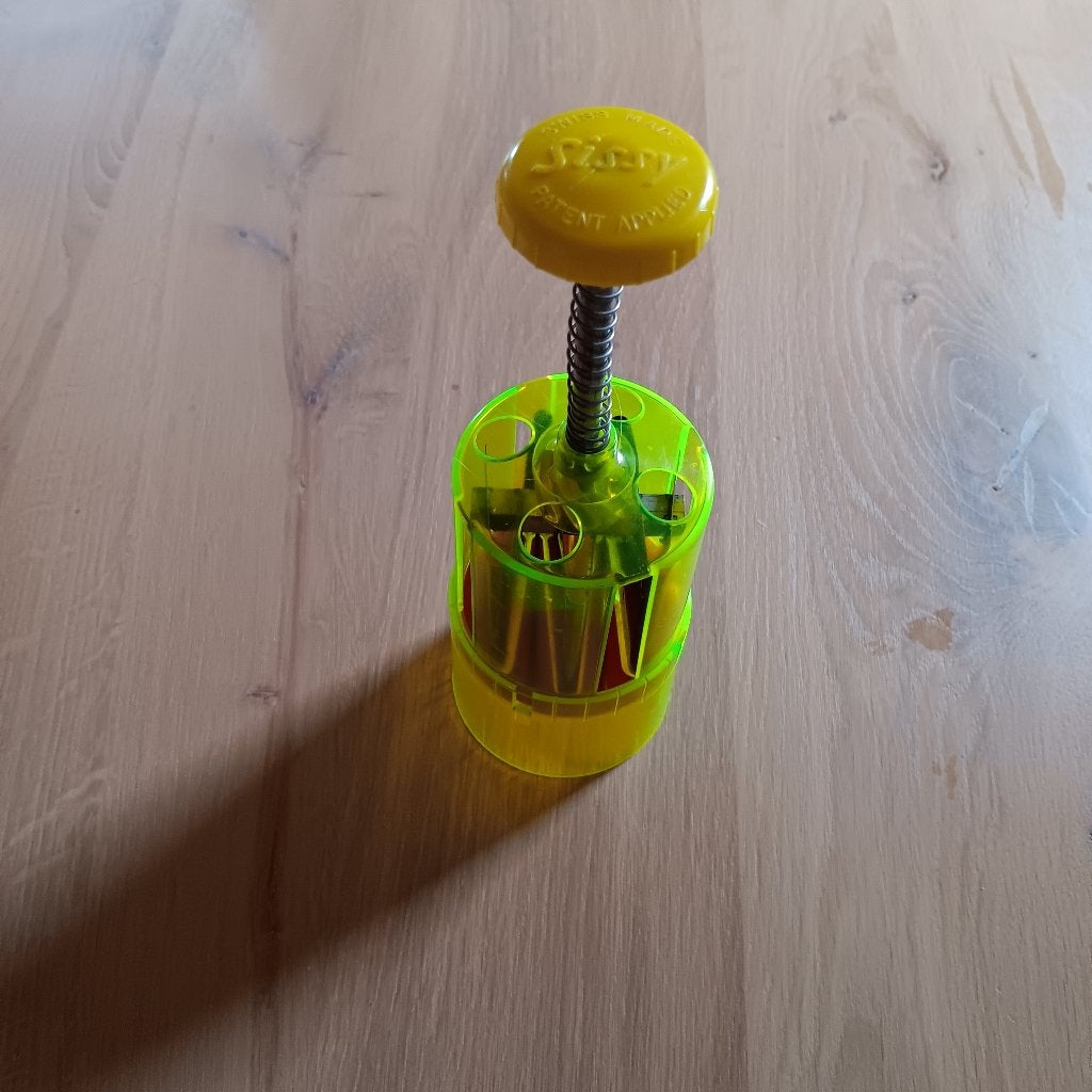 Sissy Swiss Made uiensnijder of notenhakker, Overige typen, Ophalen of Verzenden, Zo goed als nieuw, Overige merken