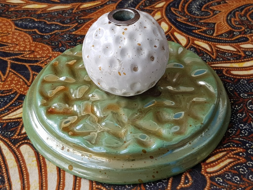 Oude Engelse golfbal pennenhouder van porselein en emaille., Antiek en Kunst, Antiek | Woonaccessoires, Ophalen of Verzenden